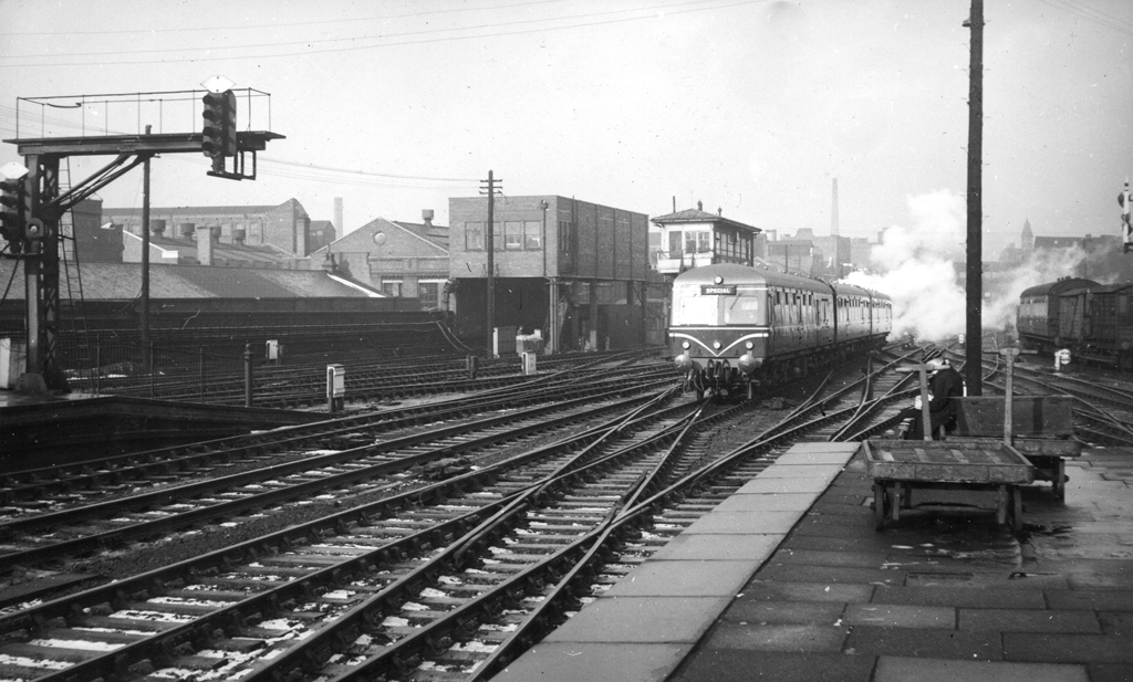 Class 120dmu at Birmingham Snow Hill
