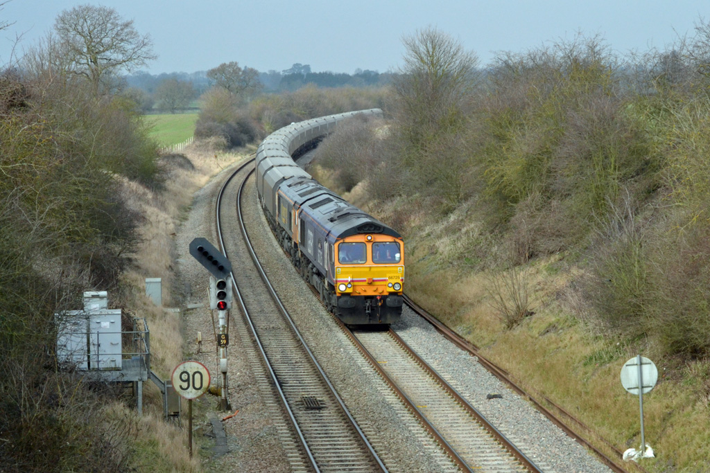 66725 and 66709 at Abbotswood